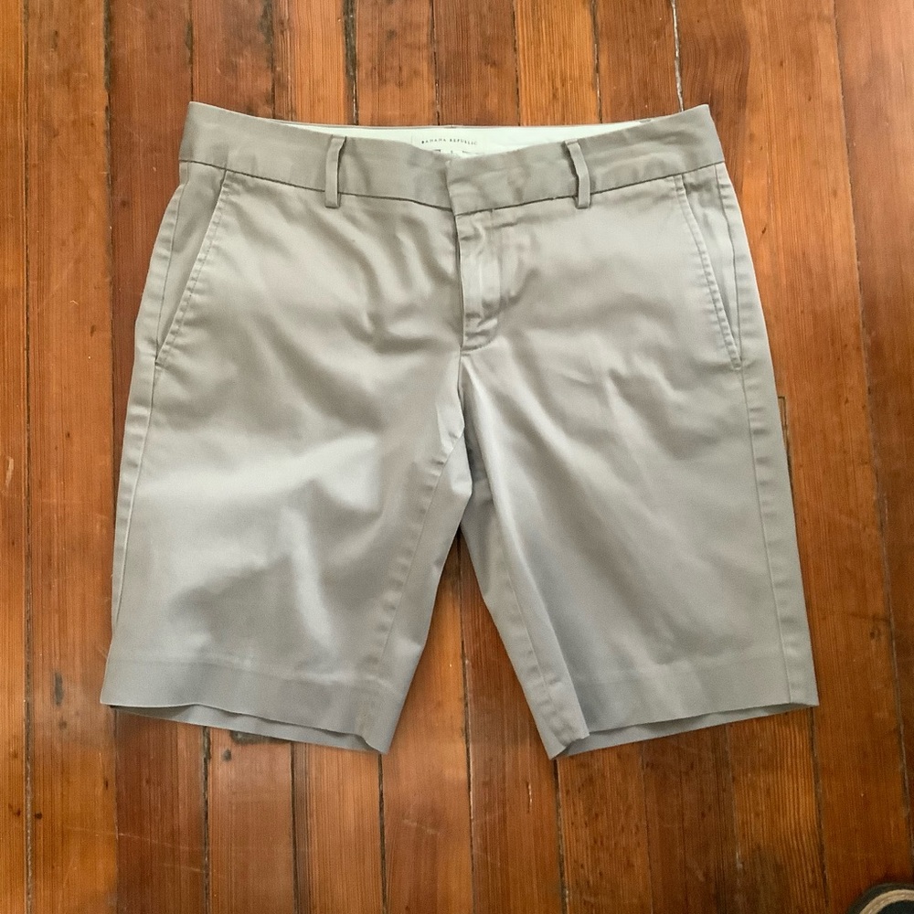 Banana Republic Women’s Bermuda shorts🔥